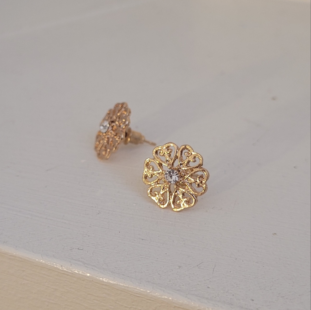 2 for $14! Vintage Gold Tone Flower Stud Earrings